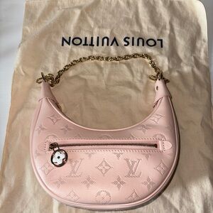 Louis Vuitton Light Pink Shoulder Bag with Gold Chain